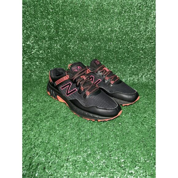 New Balance 410v6 Trail Shoe Women Size 8 Black Pink All Terrain Running Trainer - Picture 2 of 9